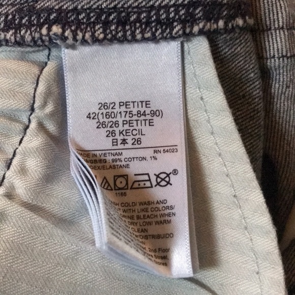 NWT, GAP cheeky sky high denim shorts, size: 26/2P - Picture 16 of 16